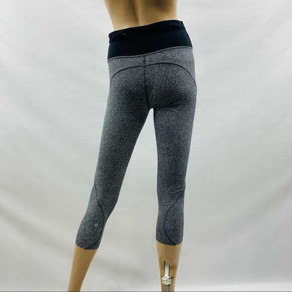 Lululemon Black White Dot Pattern Crop Leggings - Picture 8 of 12